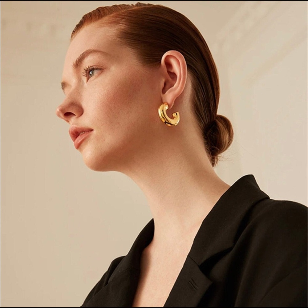 18k Gold Plated Gold Chunky Hoop Earrings - Picture 4 of 7